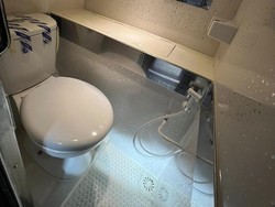 Bisa Dipakai Buat BAB, Ini Penampakan Toilet di Bus Double Decker PO Juragan 99