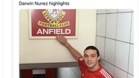 Tapi yang paling ramai dari banjirnya meme soal Darwin Nunez adalah sosok ini: Andy Carroll. Foto: dok. Twitter