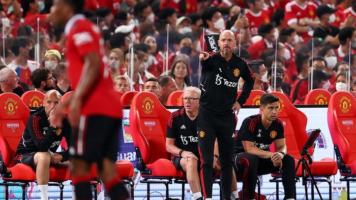 BANGKOK, THAILAND - JULY 12: Manager Erik ten Hag of Manchester United calls for a play during the first half of a preseason friendly match against Liverpool at Rajamangala National Stadium on July 12, 2022 in Bangkok, Thailand. (Photo by Pakawich Damrongkiattisak/Getty Images)