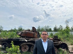 Fadli Zon ke Ukraina, Cek Bangunan Hancur hingga Pemakaman Massal Bucha