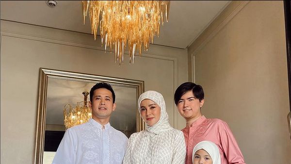 8 Foto Anak Olla Ramlan, Aleena Hutapea Usia 7 Tahun Pakai Hijab Tuai Pujian