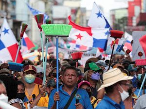 Harga BBM dan Pangan Mahal, Warga Panama Turun ke Jalan Harga BBM dan Pangan Mahal, Warga Panama Turun ke Jalan
