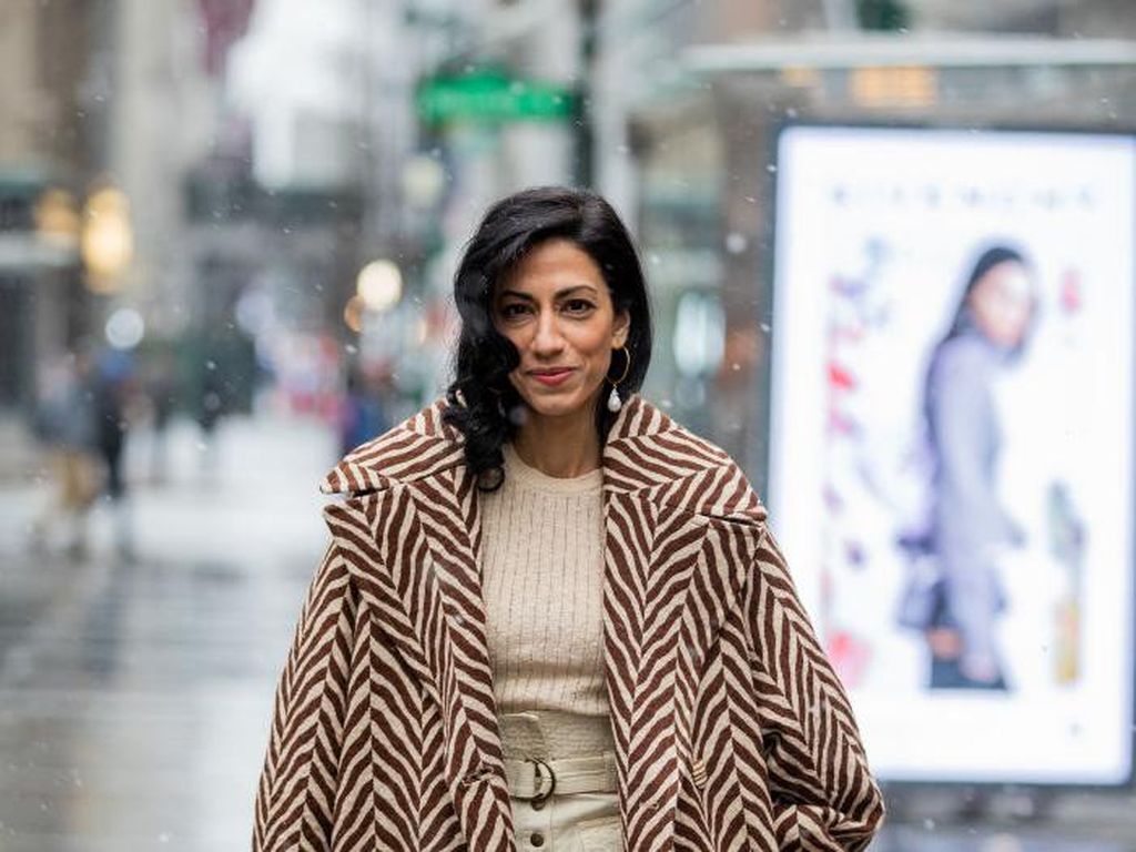9 Gaya Huma Abedin, Politisi Muslim Kekasih Baru Bradley Cooper 9 Gaya Huma Abedin, Politisi Muslim Kekasih Baru Bradley Cooper