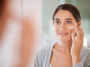 7 Cara Memperbaiki Skin Barrier Wajah yang Rusak, Kenali Ciri dan Penyebabnya 7 Cara Memperbaiki Skin Barrier Wajah yang Rusak, Kenali Ciri dan Penyebabnya