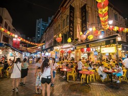 Singapura Memang Mahal, tapi Kenapa Selalu Ramai Turis Ya?