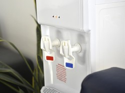 8 Langkah Mudah Membersihkan Dispenser Biar Nggak Lumutan