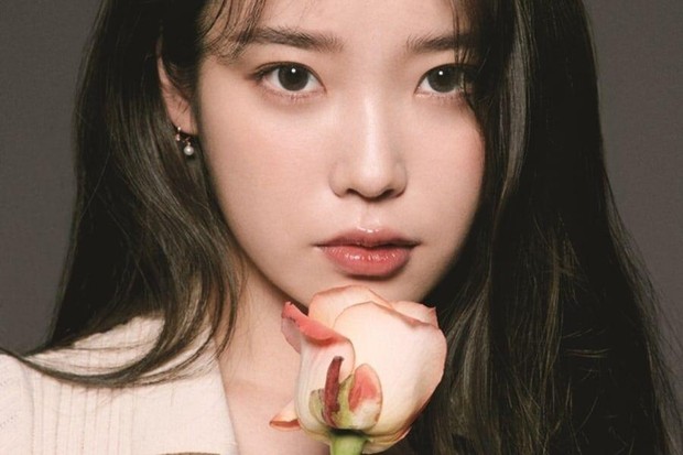 IU