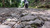 Jalan Rusak di Pelosok Bandung Barat Sejak 2013