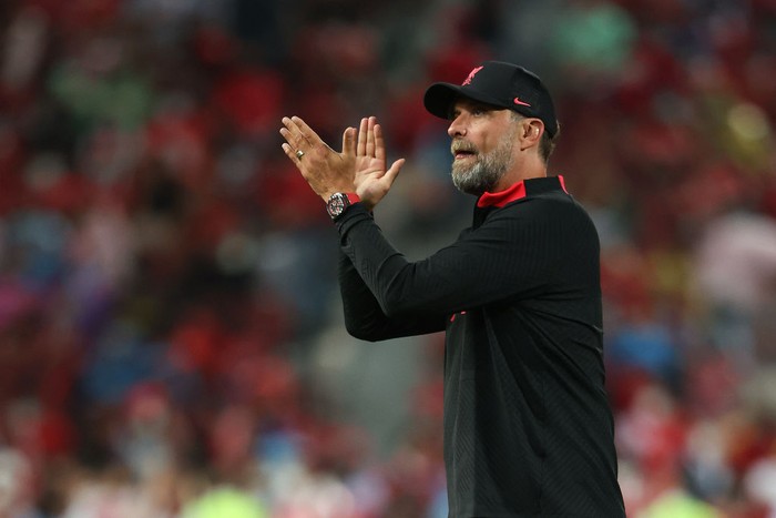 BANGKOK, THAILAND - JULY 12:  Jurgen Klopp the head coach / manager of Liverpool applauds during the preseason friendly match between Liverpool and Manchester United at Rajamangala Stadium on July 12, 2022 in Bangkok, Thailand. (Photo by Matthew Ashton - AMA/Getty Images)