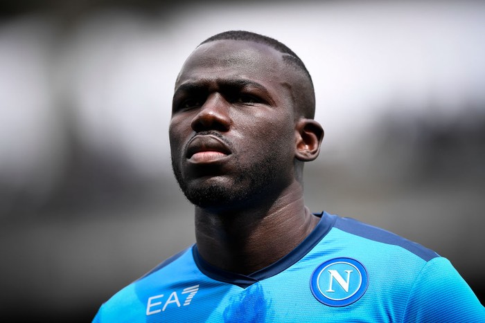 TURIN, ITALY - MAY 07:  Andrea Belotti of Torino FC is challenged by Kalidou Koulibaly of SSC Napoli during the Serie A match between Torino FC and SSC Napoli at Stadio Olimpico di Torino on May 7, 2022 in Turin, Italy.  (Photo by Valerio Pennicino/Getty Images)