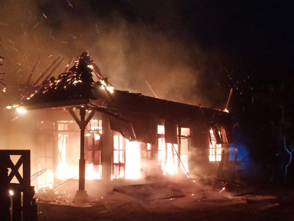 Rumah di Kuta Selatan Ludes Terbakar gegara Dupa Sisa Sembahyang
