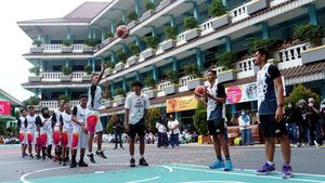 Ketika Siswa SMK Belajar Basket dari Pemain IBL