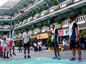 Ketika Siswa SMK Belajar Basket dari Pemain IBL