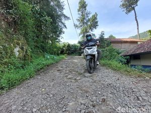 Respons Pemerintah soal Jalan Rusak di Pelosok Bandung Barat Respons Pemerintah soal Jalan Rusak di Pelosok Bandung Barat