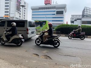Menanti Perbaikan Permanen, Begini Kondisi Jl MT Haryono Arah Gatsu DKI Menanti Perbaikan Permanen, Begini Kondisi Jl MT Haryono Arah Gatsu DKI