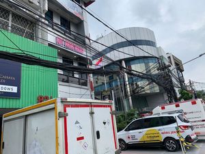 Kabel Semrawut di Jl Pecenongan Diikat, Warga Merasa Lebih Nyaman