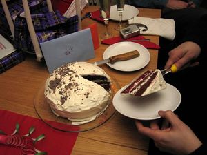 Bawa Kue Ultah untuk Kekasih, Wanita Ini Ditolak Calon Mertuanya Bawa Kue Ultah untuk Kekasih, Wanita Ini Ditolak Calon Mertuanya