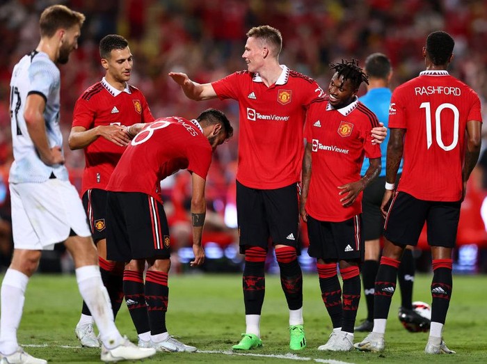BANGKOK, THAILAND - JULY 12: Fred #17 (2R) of Manchester United celebrates with his teammates after scoring their second goal against Liverpool during the first half of a preseason friendly match at Rajamangala National Stadium on July 12, 2022 in Bangkok, Thailand. (Photo by Pakawich Damrongkiattisak/Getty Images)