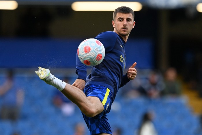Chelseas English midfielder Mason Mount warms up ahead of the English Premier League football match between Chelsea and Leicester City at Stamford Bridge in London on May 19, 2022. - RESTRICTED TO EDITORIAL USE. No use with unauthorized audio, video, data, fixture lists, club/league logos or live services. Online in-match use limited to 120 images. An additional 40 images may be used in extra time. No video emulation. Social media in-match use limited to 120 images. An additional 40 images may be used in extra time. No use in betting publications, games or single club/league/player publications. (Photo by Glyn KIRK / AFP) / RESTRICTED TO EDITORIAL USE. No use with unauthorized audio, video, data, fixture lists, club/league logos or live services. Online in-match use limited to 120 images. An additional 40 images may be used in extra time. No video emulation. Social media in-match use limited to 120 images. An additional 40 images may be used in extra time. No use in betting publications, games or single club/league/player publications. / RESTRICTED TO EDITORIAL USE. No use with unauthorized audio, video, data, fixture lists, club/league logos or live services. Online in-match use limited to 120 images. An additional 40 images may be used in extra time. No video emulation. Social media in-match use limited to 120 images. An additional 40 images may be used in extra time. No use in betting publications, games or single club/league/player publications. (Photo by GLYN KIRK/AFP via Getty Images)