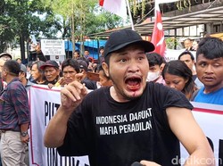 Eksekusi Bangunan Kafe di Medan Ricuh, Aktivis Demo Polrestabes Medan