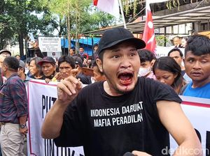 Eksekusi Bangunan Kafe di Medan Ricuh, Aktivis Demo Polrestabes Medan Eksekusi Bangunan Kafe di Medan Ricuh, Aktivis Demo Polrestabes Medan