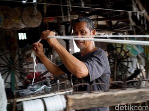 Wow... Di Jakarta Masih Ada yang Memintal Benang Secara Tradisional