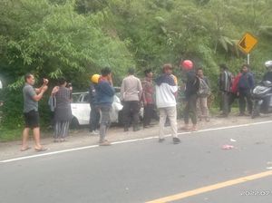 Detik-detik Mobil Terjun ke Jurang di Lombok Timur Tewaskan 3 Orang Detik-detik Mobil Terjun ke Jurang di Lombok Timur Tewaskan 3 Orang