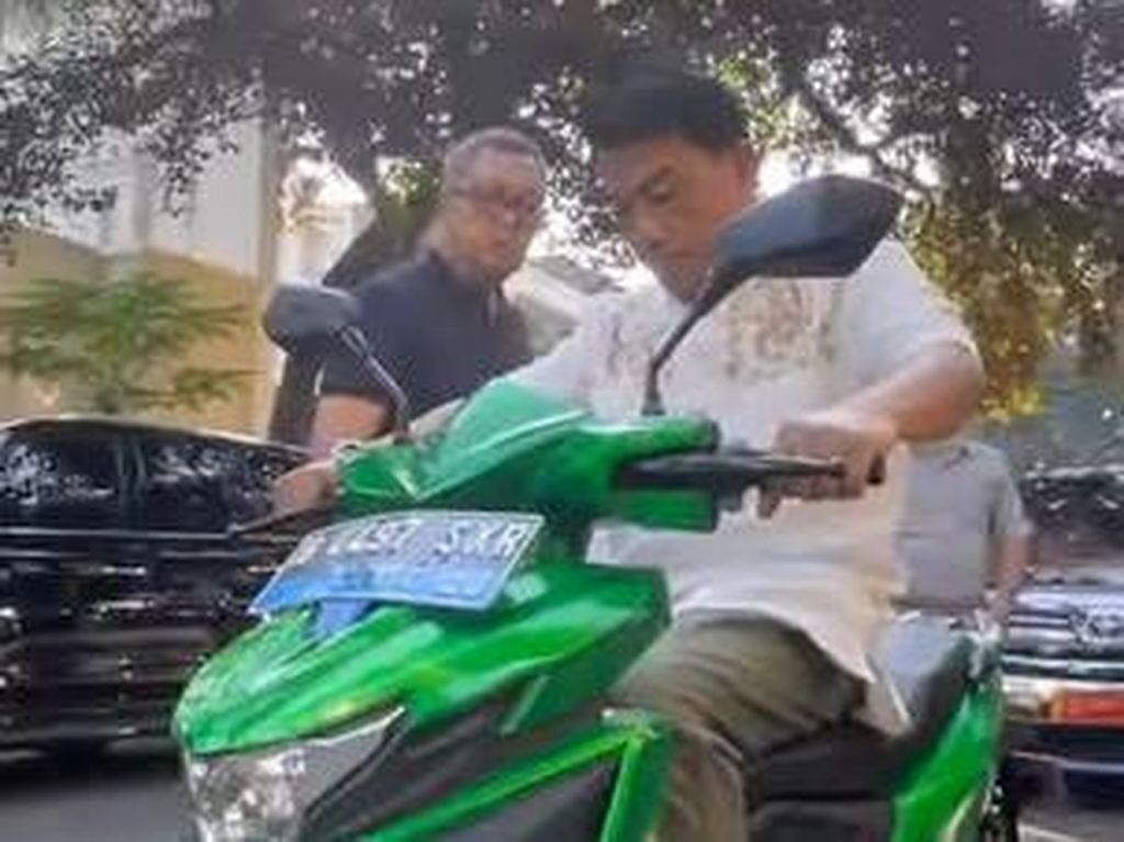 Moeldoko Ungkap Kendaraan Dinas Pemerintah Bakal Pakai Mobil Listrik Moeldoko Ungkap Kendaraan Dinas Pemerintah Bakal Pakai Mobil Listrik