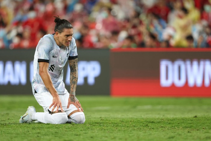 MU vs Liverpool, Darwin Nunez BANGKOK, THAILAND - JULY 12: Darwin Nunez of Liverpool during the preseason friendly match between Liverpool and Manchester United at Rajamangala Stadium on July 12, 2022 in Bangkok, Thailand. (Photo by Matthew Ashton - AMA/Getty Images)