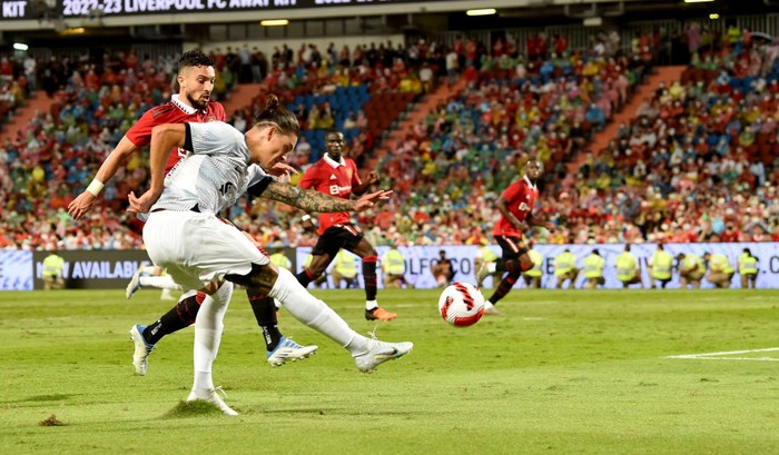 BANGKOK, THAILAND - JULY 12: (THE SUN OUT,THE SUN ON SUNDAY OUT ) Darwin Nunez of Liverpool during the preseason friendly match between Liverpool and Manchester United at Rajamangala Stadium on July 12, 2022 in Bangkok, Thailand. (Photo by Andrew Powell/Liverpool FC via Getty Images)