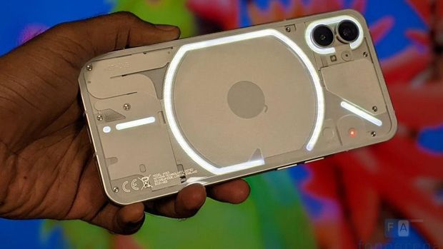 5 Nothing Phone (1) yang harus diperhatikan oleh Apple dan Samsung 5 Nothing Phone (1) yang harus diperhatikan oleh Apple dan Samsung