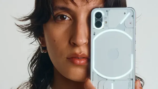 Wujud Nothing Phone (1), Mirip iPhone Tapi Tampilannya Lebih Unik