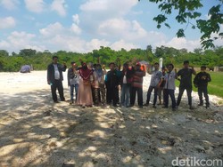 Jerit Pemilik Stan Dampak Pelebaran Jalan Manyar Gresik