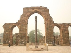 Masyaallah! Masjid Ini Punya Pilar Besi 1.600 Tahun tapi Tak Berkarat