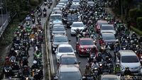 Proyek Halte Stasiun Cawang Bikin Jl MT Haryono Makin Macet