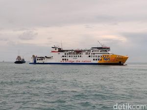 Angkut 393 Penumpang, KMP Batumandi Kandas di Lampung Selatan