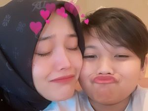 Putri Delina Kasih Bukti Adik Tidak Murung Putri Delina Kasih Bukti Adik Tidak Murung