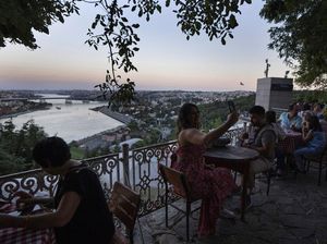 Santai Sejenak Menikmati Dua Sisi Kota Istanbul dari Bukit Pierre Lotti