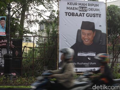 Perangi Judi Slot dengan Spanduk di Pinggir Jalan