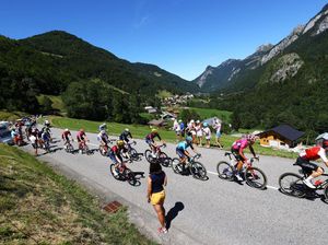 Dipenuhi Tanjakan Panjang Nan Pedas, Magnus Cort Raih Podium Etape 10 Dipenuhi Tanjakan Panjang Nan Pedas, Magnus Cort Raih Podium Etape 10