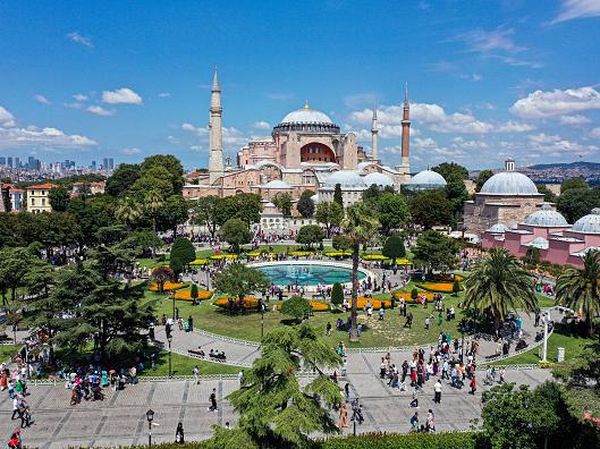 Potret 15 Destinasi Populer Paling Terjangkau Dunia