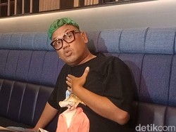 Jelang Pelantikan Jadi Anggota DPR RI, Uya Kuya Bingung Pilih Warna Jas