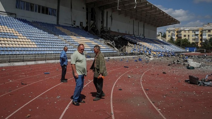 Employees stand at a stadium damaged by a Russian military strike, amid Russia's attack on Ukraine, in Bakhmut Ukraine July 12, 2022. REUTERS/Gleb Garanich