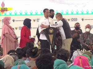 Asa Warga Peluk Jokowi untuk Kedua Kalinya Terhalang Paspampres Asa Warga Peluk Jokowi untuk Kedua Kalinya Terhalang Paspampres