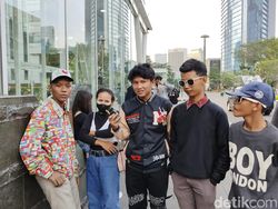 Intip HP Jagoan ABG Penguasa Sudirman, Android atau iPhone?