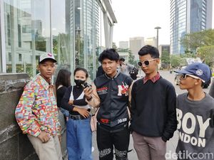 Intip HP Jagoan ABG Penguasa Sudirman, Android atau iPhone? Intip HP Jagoan ABG Penguasa Sudirman, Android atau iPhone?