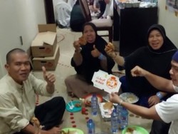 Andre Rosiade Jamu Makan Siang Ratusan Jemaah Haji Sumbar di Makkah