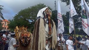 Atraksi Barong-Rangda Warnai Demo Tolak Terminal LNG di Denpasar