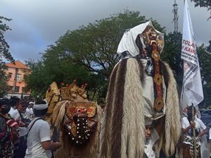 Atraksi Barong-Rangda Warnai Demo Tolak Terminal LNG di Denpasar Atraksi Barong-Rangda Warnai Demo Tolak Terminal LNG di Denpasar