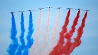 Atraksi Pesawat hingga Parade Militer Meriahkan Bastille Day
